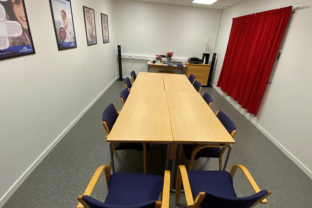 Röda rummet är ett mötesrum i lokalerna i Örnsköldsvik