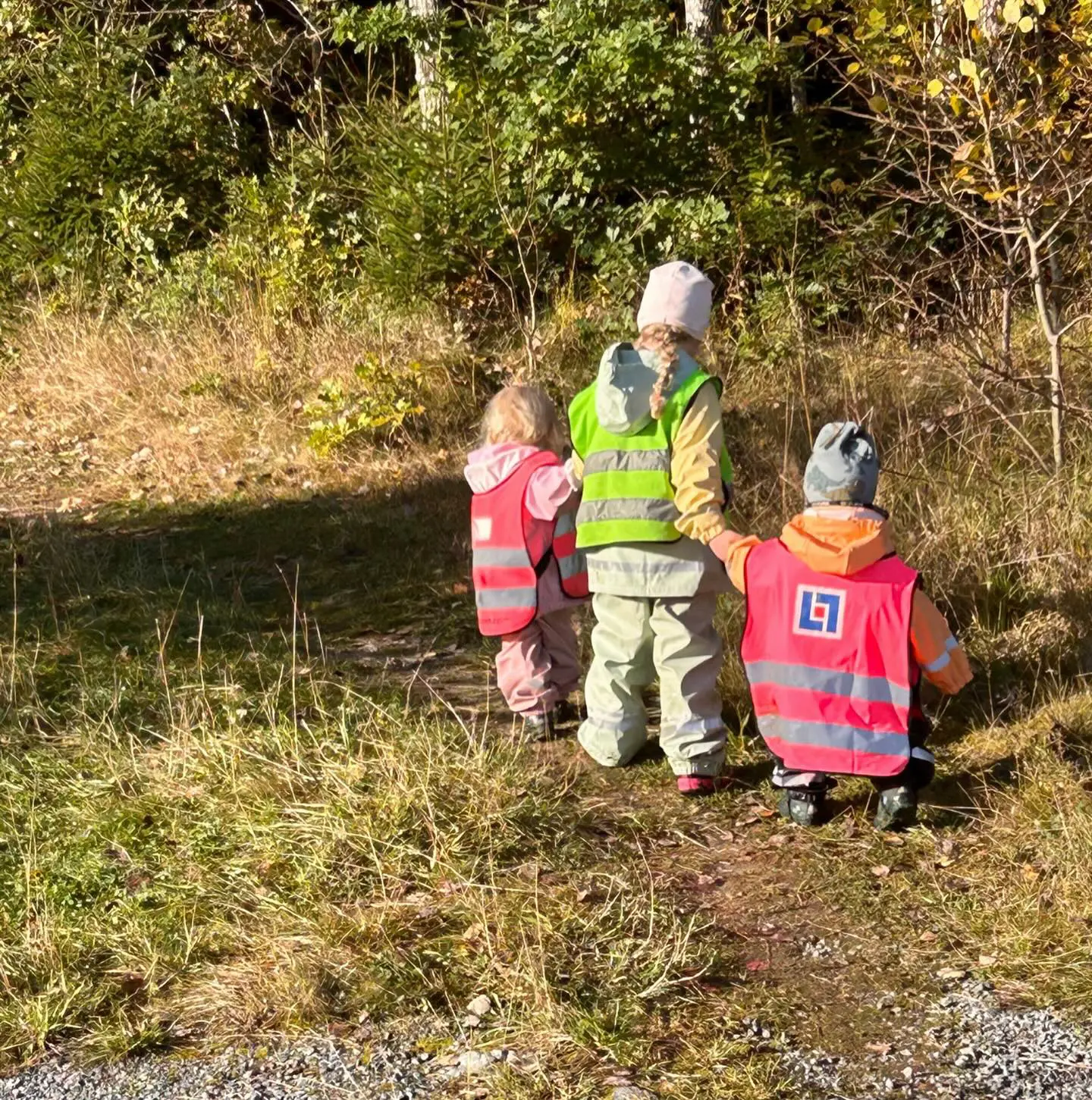 på-skogsutflykt-med-förskolan-kullerbyttan